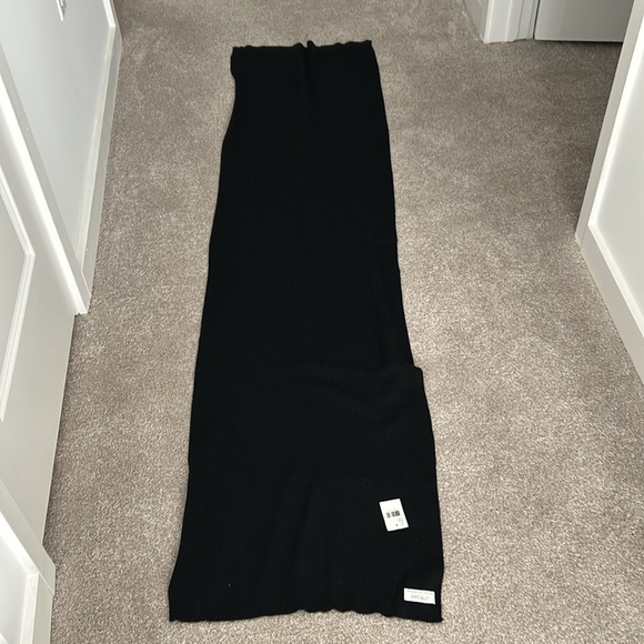 Black wool wrap - Picture 3 of 4